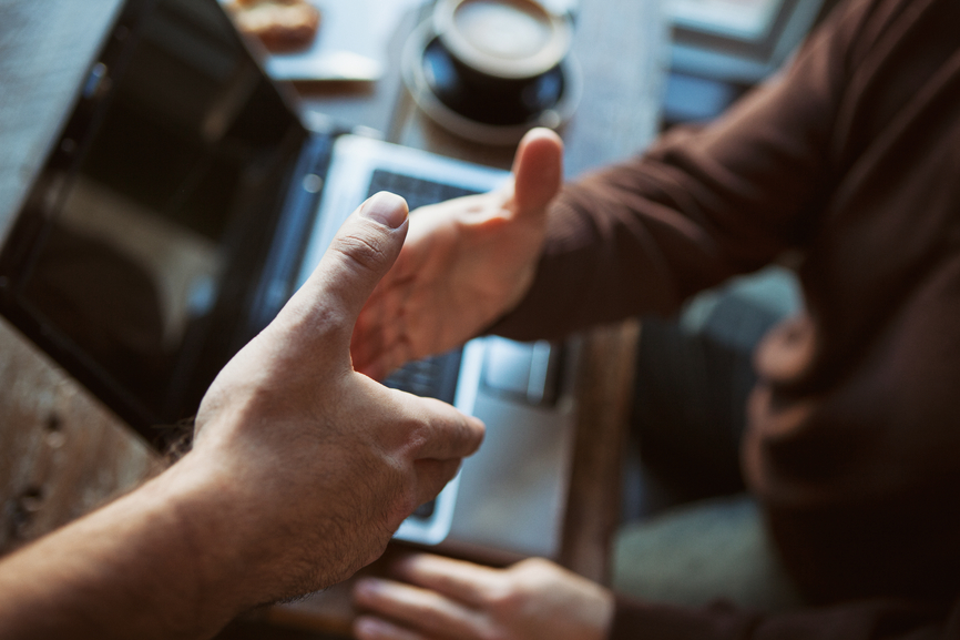 54 % des salariés aimeraient juste un « Bonjour » de leur patron