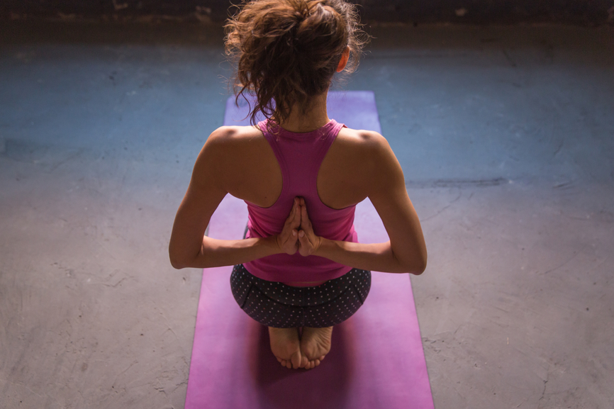 Et si le yoga au bureau avait un effet positif sur votre efficacité ?