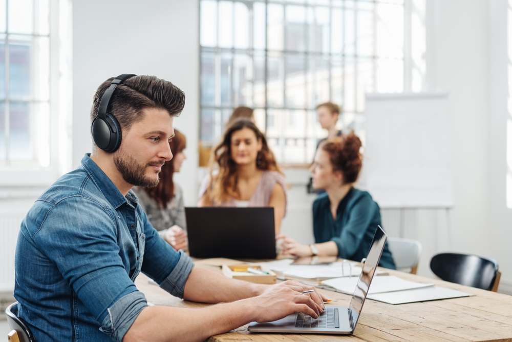 La musique adoucit-elle les mœurs au travail ?