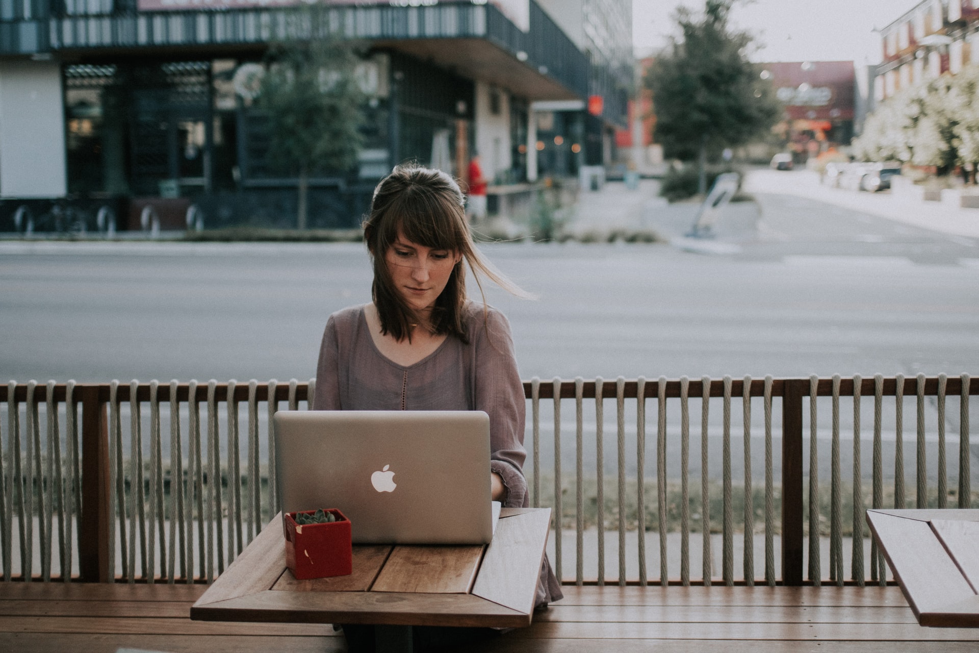 Le recours au télétravail massif va-t-il faire muter profondément les entreprises ?