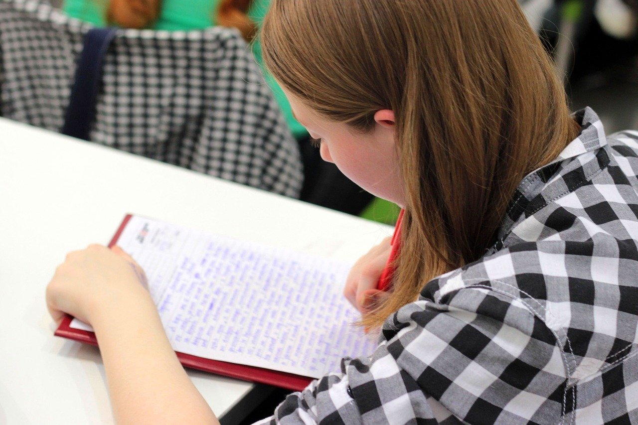 Covid-19 : solidarité entreprises et école à la maison, le Projet Voltaire offre sa formation en ligne en orthographe aux enfants de vos salariés